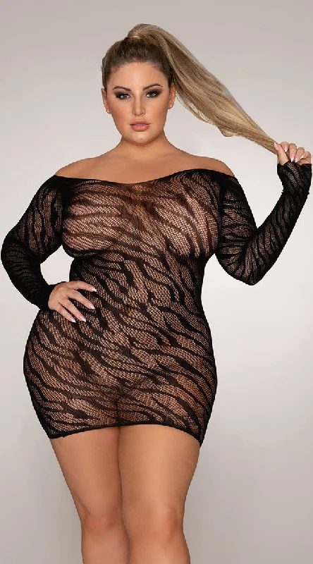 women lounge dress with adjustable straps for a custom fitPlus Size Wavy Striped Chemise