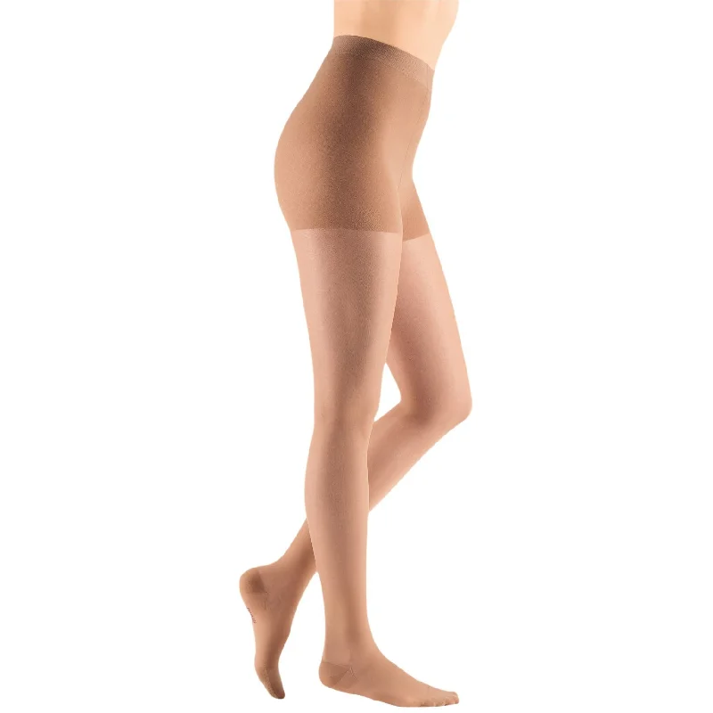 Women's silk - lined socks for a luxurious feelMediven Sheer & Soft Women's Pantyhose 20-30 mmHg