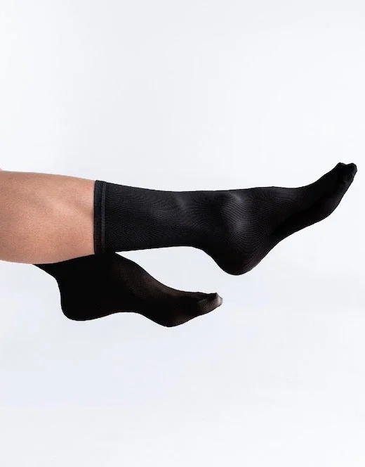 women tights for a photo - shoot to enhance the lookTRIO ⦁ BIO POP SOCKS NOIR